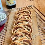 Trenza rellena de Jackfruit y crema de orégano